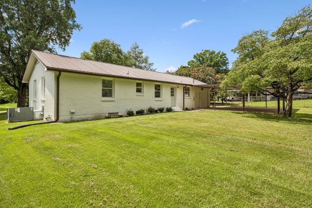 414 Hilltop Dr, Columbia, TN 38401