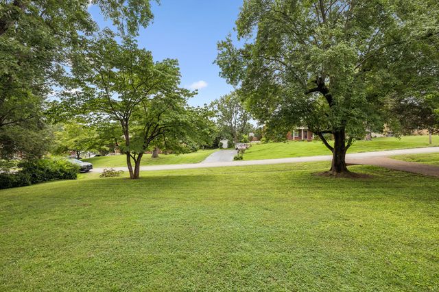 414 Hilltop Dr, Columbia, TN 38401