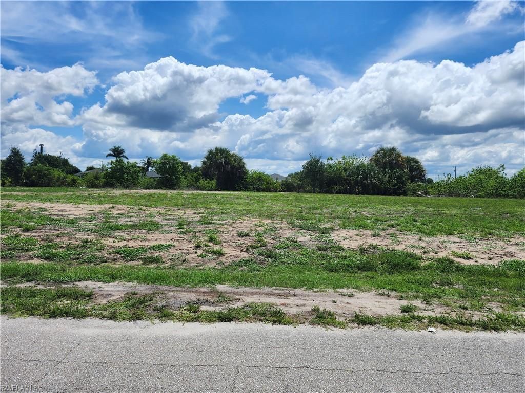 Image 1 of property listing at 909 NW 12th PL, Cape Coral, FL 33993
