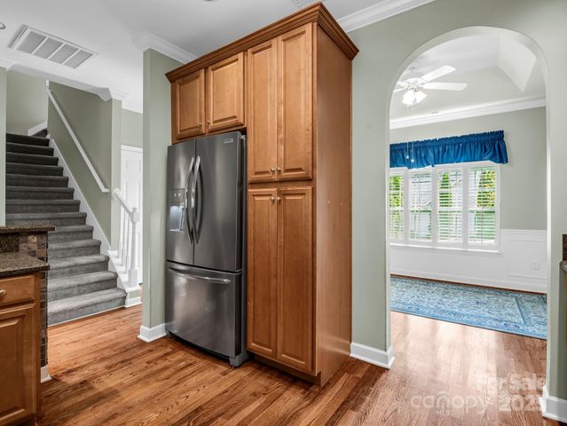 89 Victoria Park Drive, Hendersonville, NC 28792