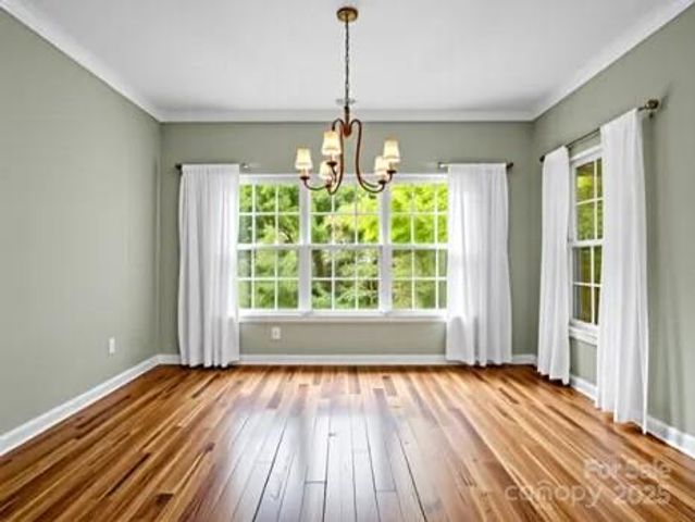 89 Victoria Park Drive, Hendersonville, NC 28792