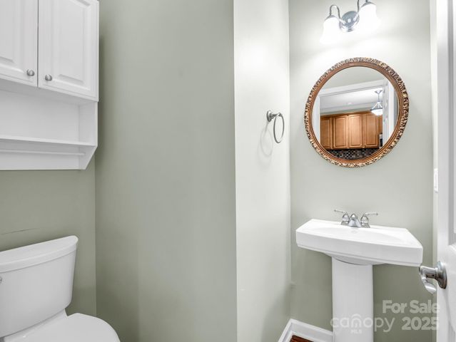 89 Victoria Park Drive, Hendersonville, NC 28792
