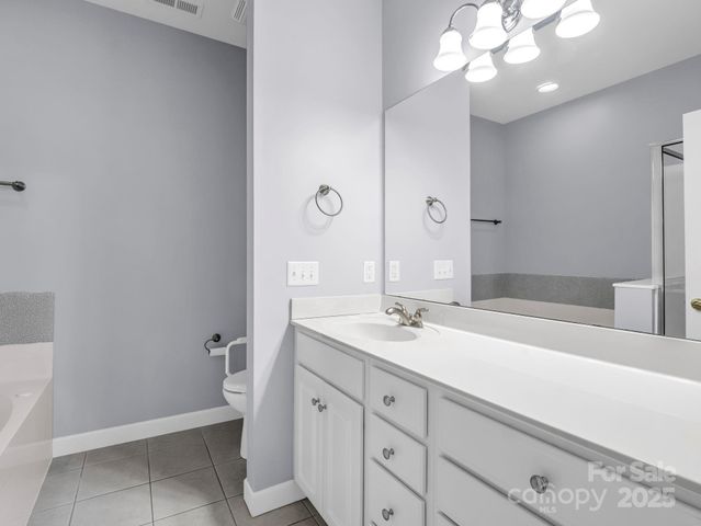 89 Victoria Park Drive, Hendersonville, NC 28792