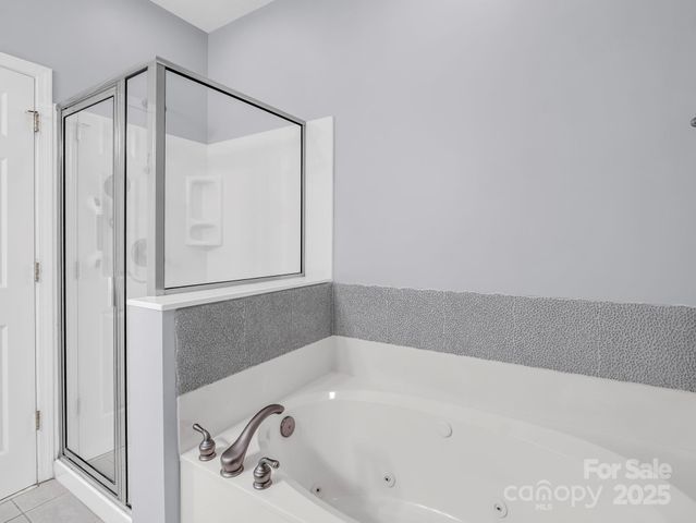 89 Victoria Park Drive, Hendersonville, NC 28792