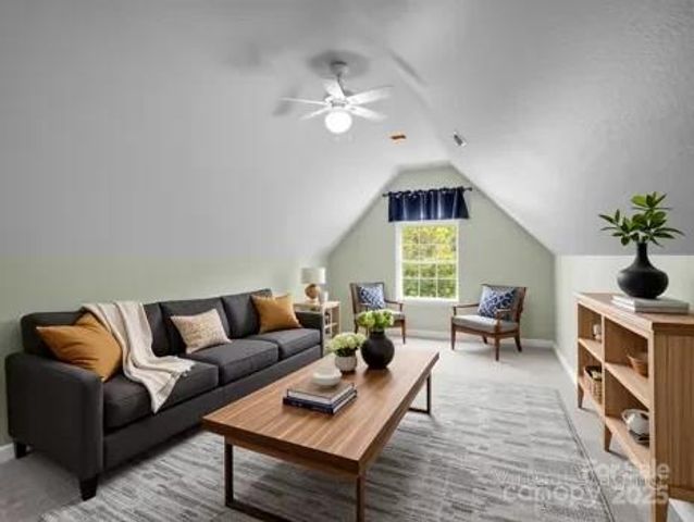 89 Victoria Park Drive, Hendersonville, NC 28792