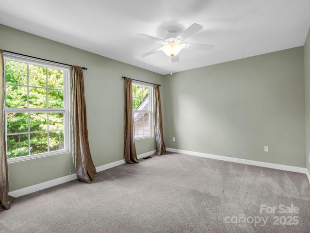89 Victoria Park Drive, Hendersonville, NC 28792