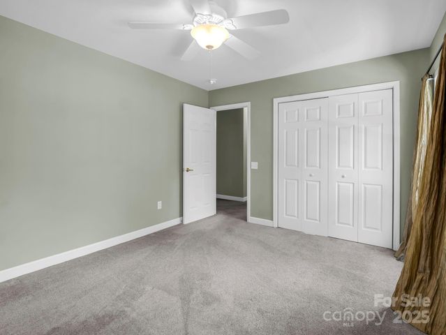 89 Victoria Park Drive, Hendersonville, NC 28792