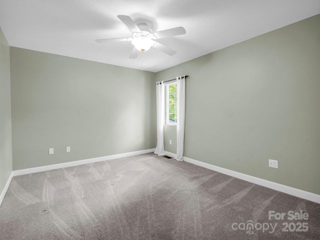 89 Victoria Park Drive, Hendersonville, NC 28792