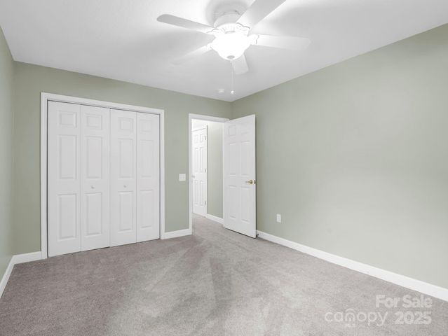 89 Victoria Park Drive, Hendersonville, NC 28792