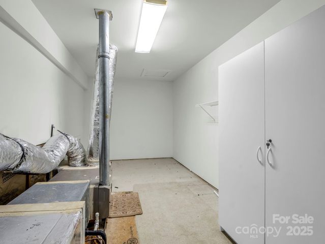 89 Victoria Park Drive, Hendersonville, NC 28792