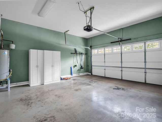 89 Victoria Park Drive, Hendersonville, NC 28792