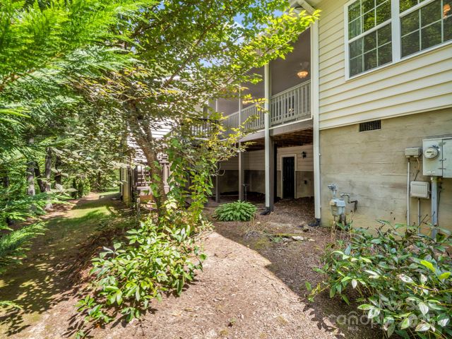 89 Victoria Park Drive, Hendersonville, NC 28792