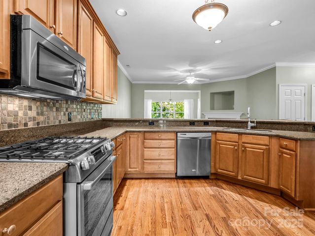 89 Victoria Park Drive, Hendersonville, NC 28792