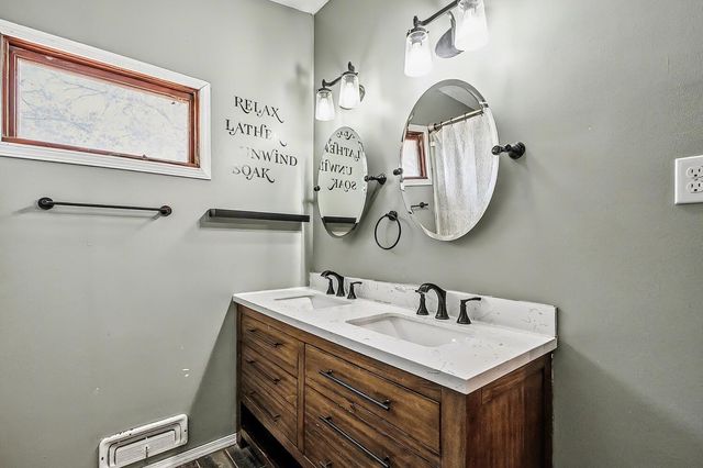 862 N Denmark Ave, Wichita, KS 67212