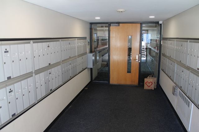 29 Concord 611, Cambridge, MA 02138