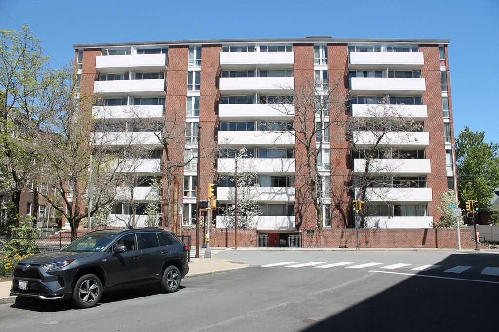 29 Concord 611, Cambridge, MA 02138