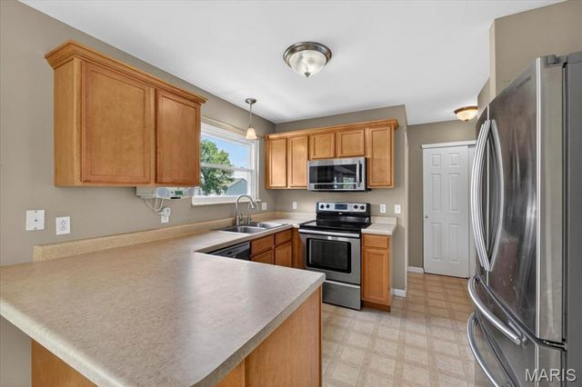 2562 Lakeshore Drive, Columbia, IL 62236