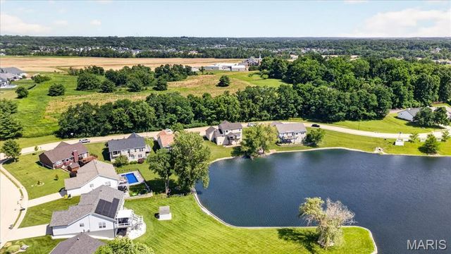 2562 Lakeshore Drive, Columbia, IL 62236