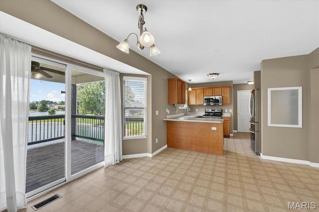 2562 Lakeshore Drive, Columbia, IL 62236