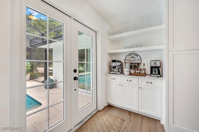 200 Burning Tree DR, Naples, FL 34105