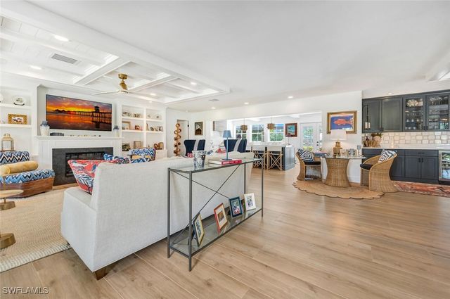 200 Burning Tree DR, Naples, FL 34105