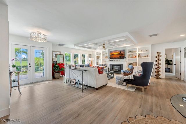 200 Burning Tree DR, Naples, FL 34105