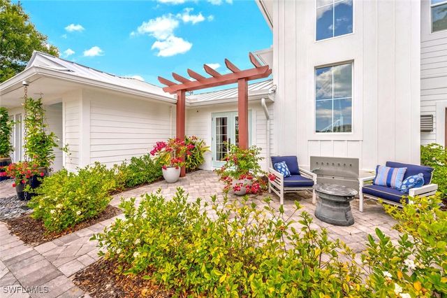 200 Burning Tree DR, Naples, FL 34105