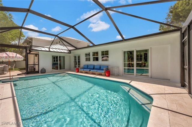 200 Burning Tree DR, Naples, FL 34105