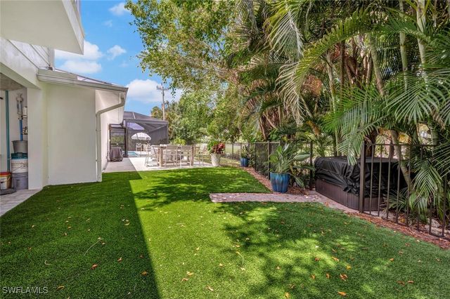 200 Burning Tree DR, Naples, FL 34105