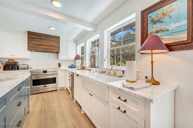 200 Burning Tree DR, Naples, FL 34105