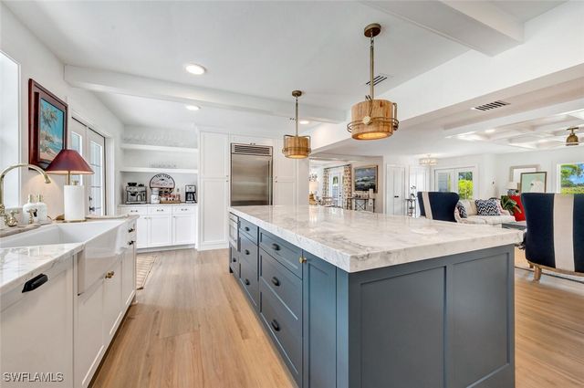 200 Burning Tree DR, Naples, FL 34105