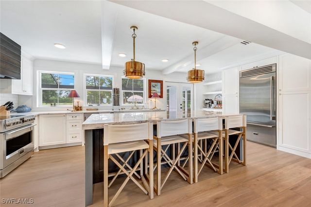 200 Burning Tree DR, Naples, FL 34105