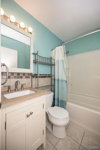 10212 Saint Arthur Lane, St Ann, MO 63074