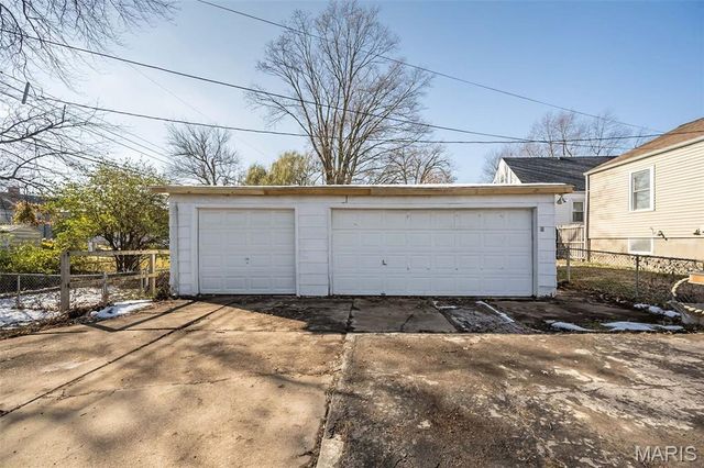 10212 Saint Arthur Lane, St Ann, MO 63074