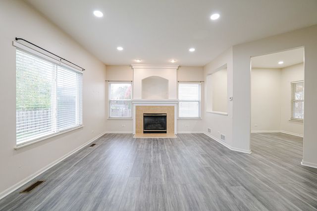 204 Aspen Circle, Gilberts, IL 60136