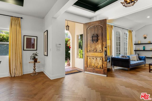 725 Oxford Avenue, Los Angeles, CA 90292