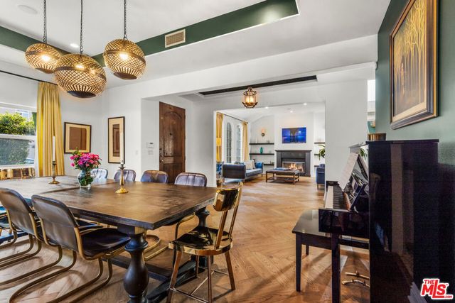 725 Oxford Avenue, Los Angeles, CA 90292