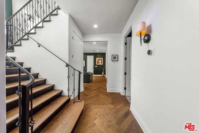 725 Oxford Avenue, Los Angeles, CA 90292
