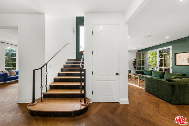 725 Oxford Avenue, Los Angeles, CA 90292