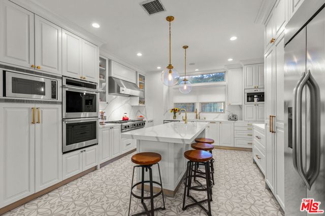 725 Oxford Avenue, Los Angeles, CA 90292
