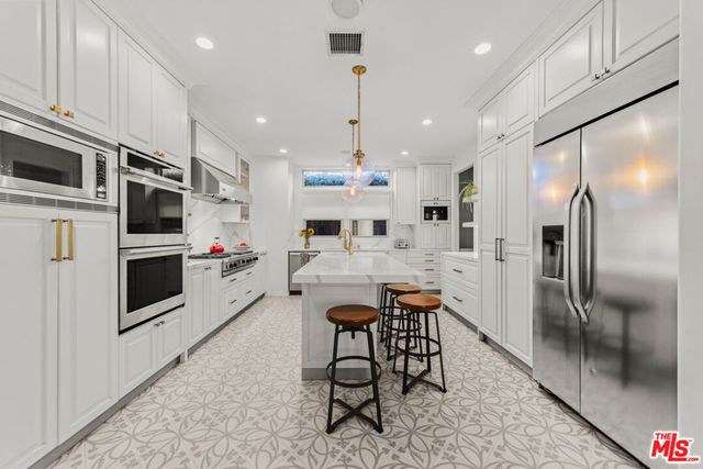 725 Oxford Avenue, Los Angeles, CA 90292