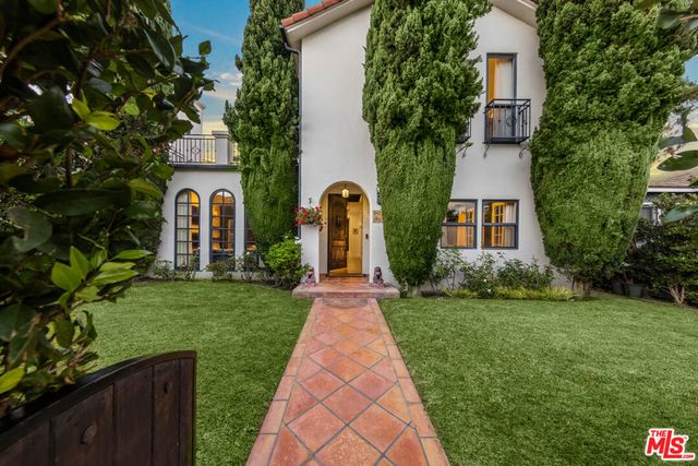 725 Oxford Avenue, Los Angeles, CA 90292