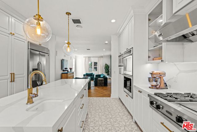 725 Oxford Avenue, Los Angeles, CA 90292
