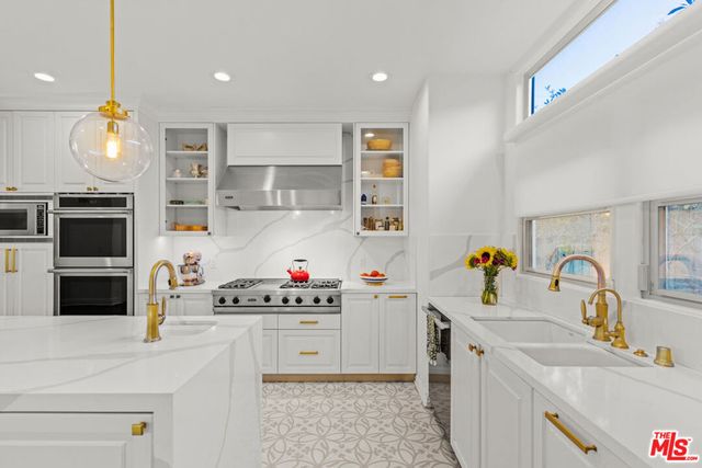 725 Oxford Avenue, Los Angeles, CA 90292