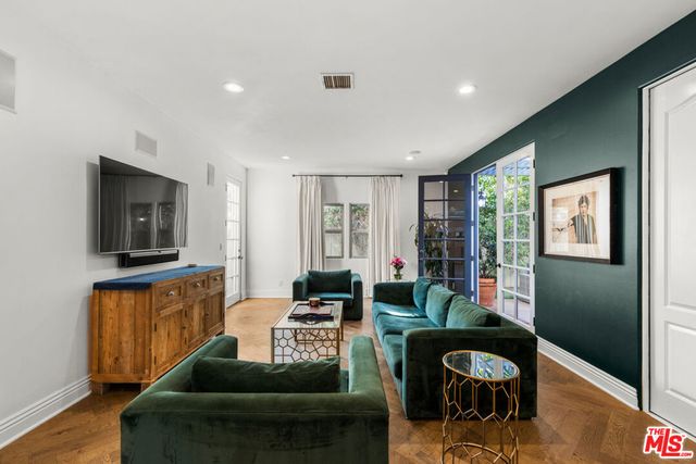 725 Oxford Avenue, Los Angeles, CA 90292