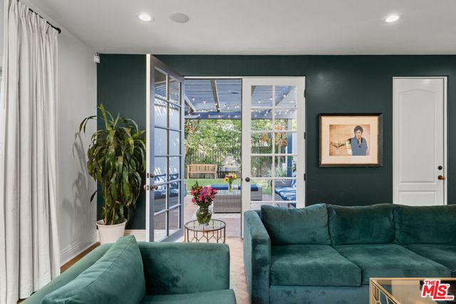 725 Oxford Avenue, Los Angeles, CA 90292