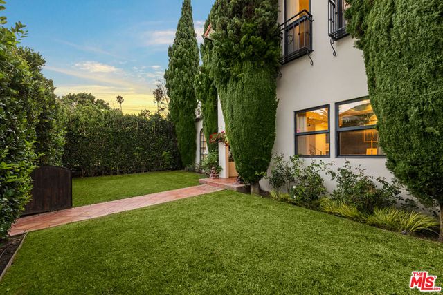 725 Oxford Avenue, Los Angeles, CA 90292