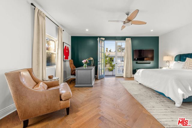 725 Oxford Avenue, Los Angeles, CA 90292
