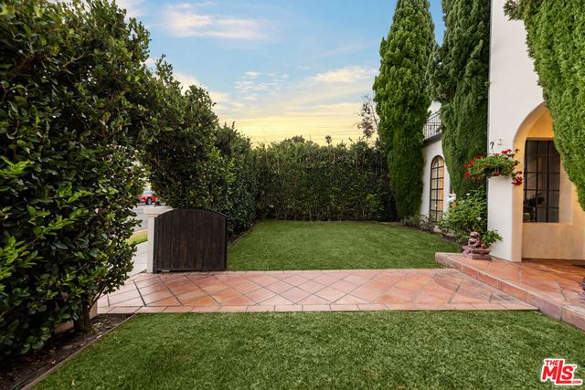 725 Oxford Avenue, Los Angeles, CA 90292