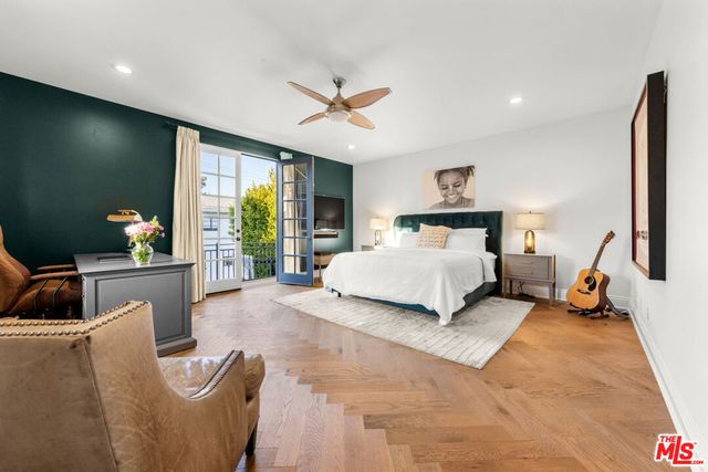 725 Oxford Avenue, Los Angeles, CA 90292